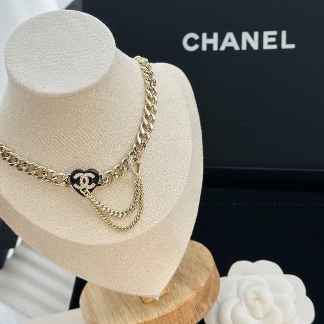 Chanel 小香 新款 23C新品 黑色爱心 流苏 项链 超美腻 唯美小清新 甜美气质 必入款 精选原版一致黄铜材质 实物美到 项链